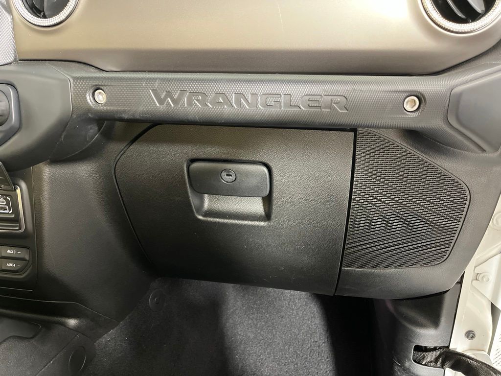 Thumbnail: 2018 Jeep Wrangler - 12
