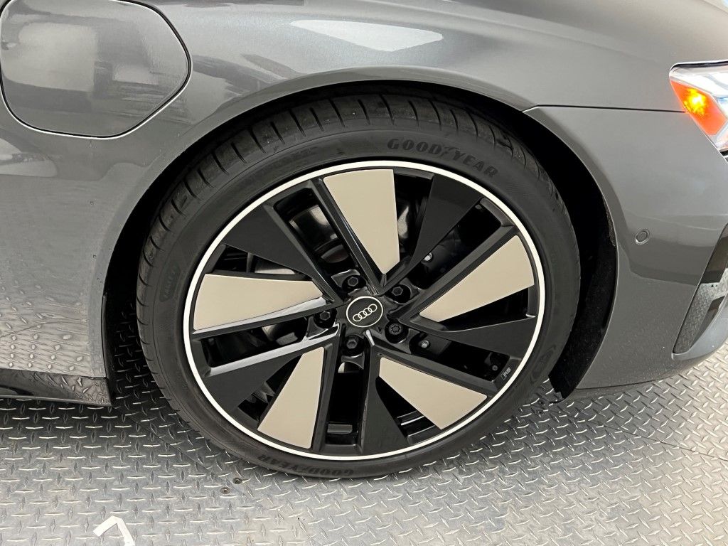 Thumbnail: 2023 Audi e-tron GT - 11