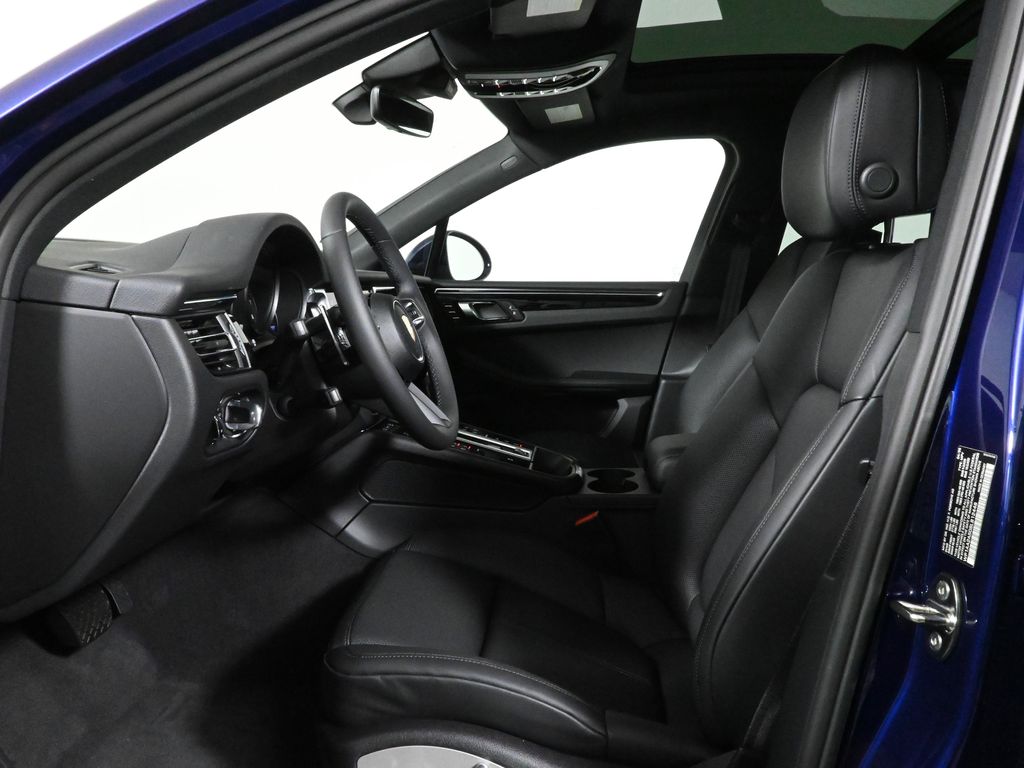 Thumbnail: 2025 Porsche Macan - 5