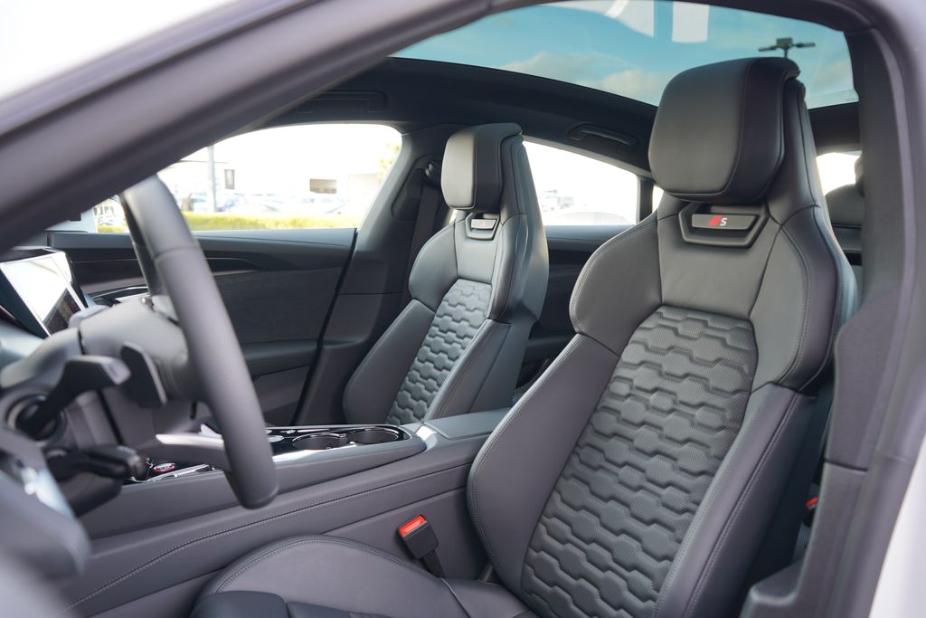 2025 Audi e-tron GT Premium Plus 9