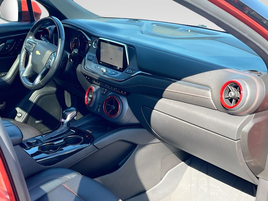 Used 2021 Red Chevrolet RS image 31