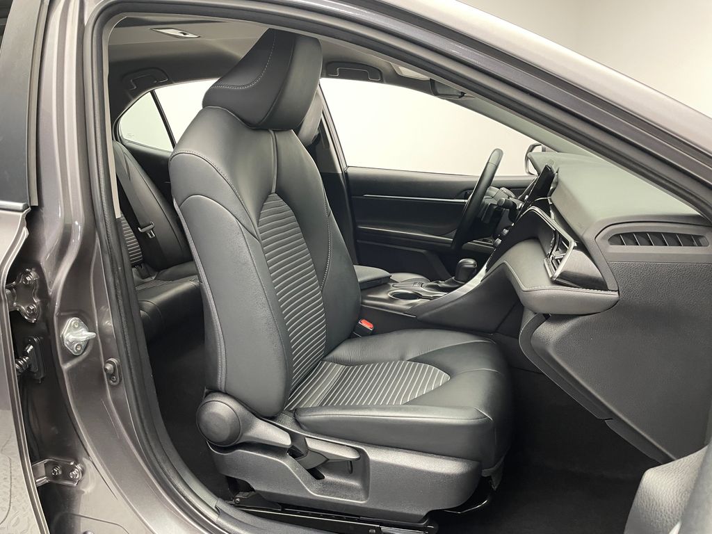 2023 Toyota Camry SE 18