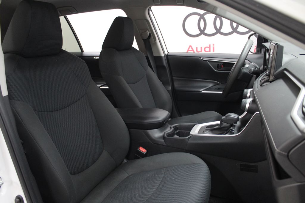 Thumbnail: 2019 Toyota RAV4 - 24