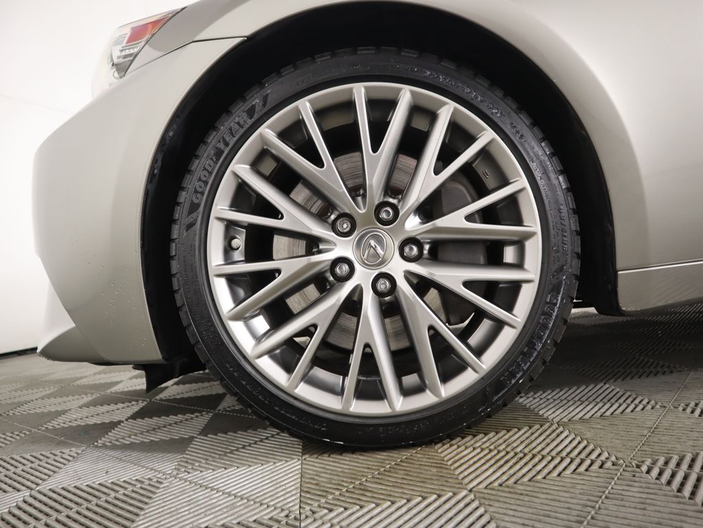 Thumbnail: 2016 Lexus IS - 31