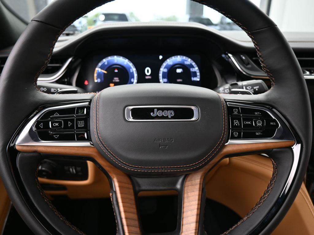 New 2025 Silver Zynith Jeep Summit image 32