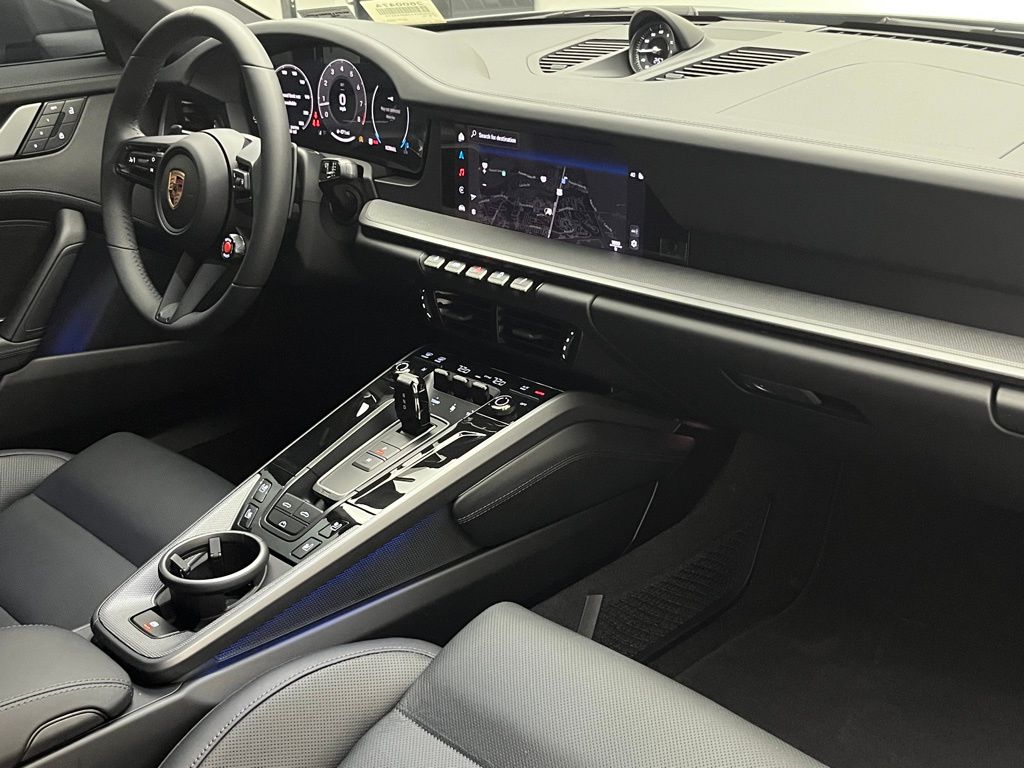 Thumbnail: 2025 Porsche 911 - 32