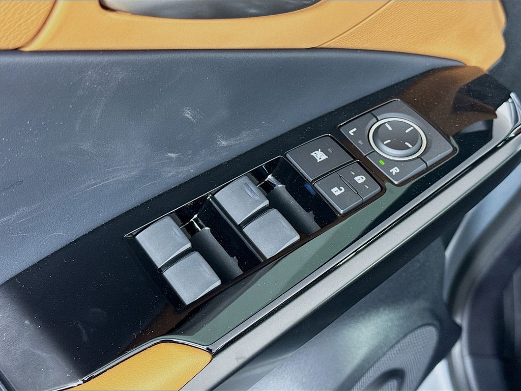 2025 Lexus IS 350 19