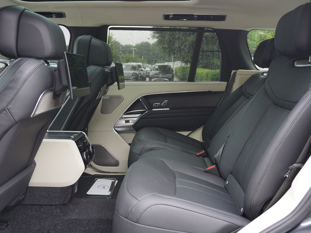 2024 Land Rover Range Rover SE 14