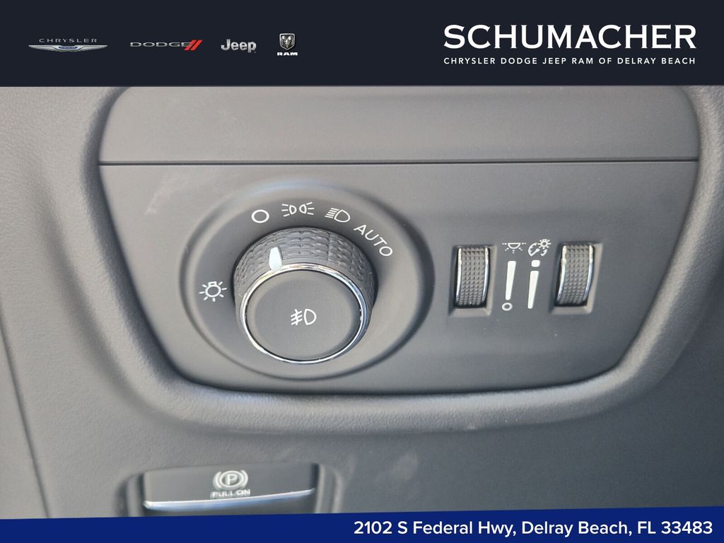 new 2025 Jeep Grand Cherokee car, priced at $65,075