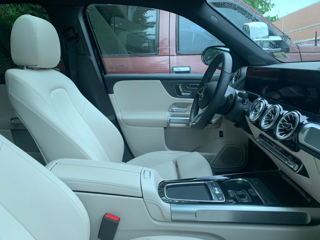 Thumbnail: 2025 Mercedes-Benz GLB - 6