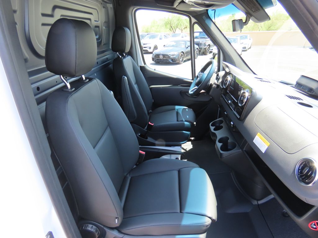 2025 Mercedes-Benz Sprinter 2500 21