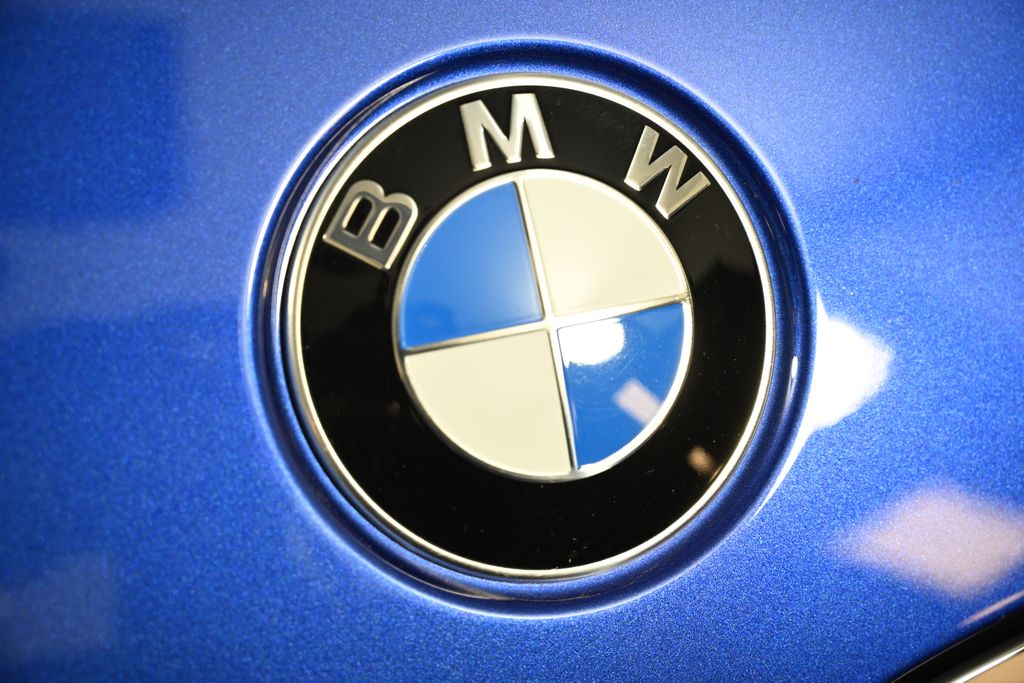 Thumbnail: 2024 BMW 3 Series - 13