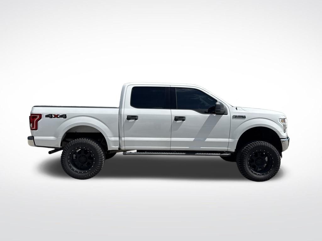 Used 2017 White Ford XLT image 4