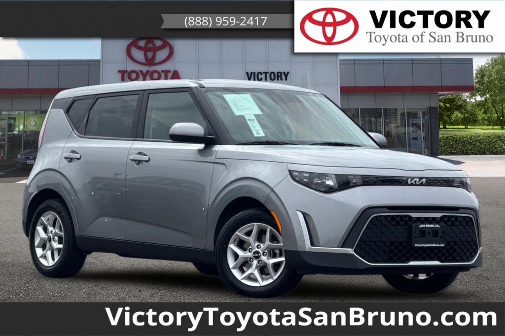Steel Gray 2024 Kia Soul LX FWD SUV / Crossover Front-Wheel Drive Continuously Variable Transmission