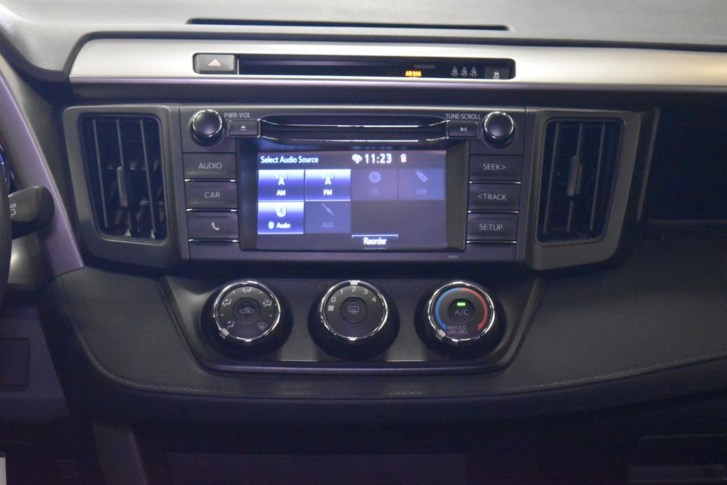 Thumbnail: 2018 Toyota RAV4 - 17