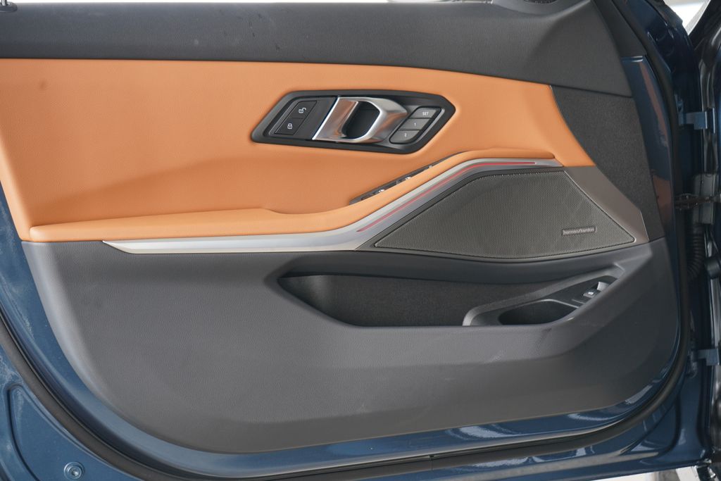 Thumbnail: 2026 BMW 3 Series - 10