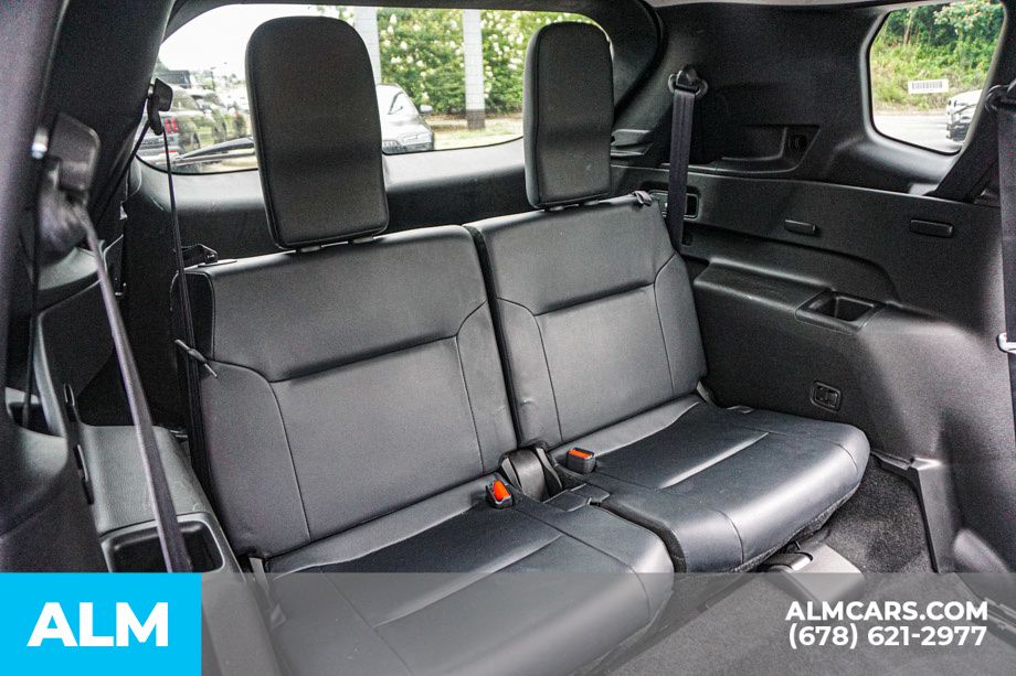 Used 2025 Silver Mitsubishi SE image 23