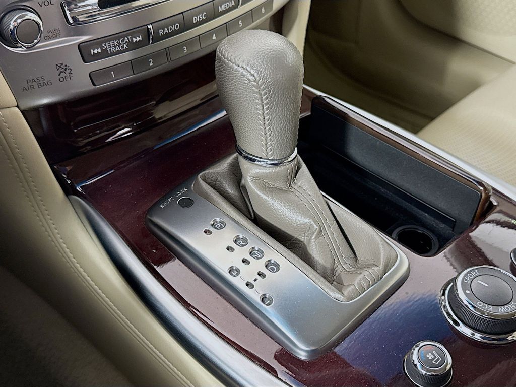 Thumbnail: 2019 INFINITI Q70 - 17