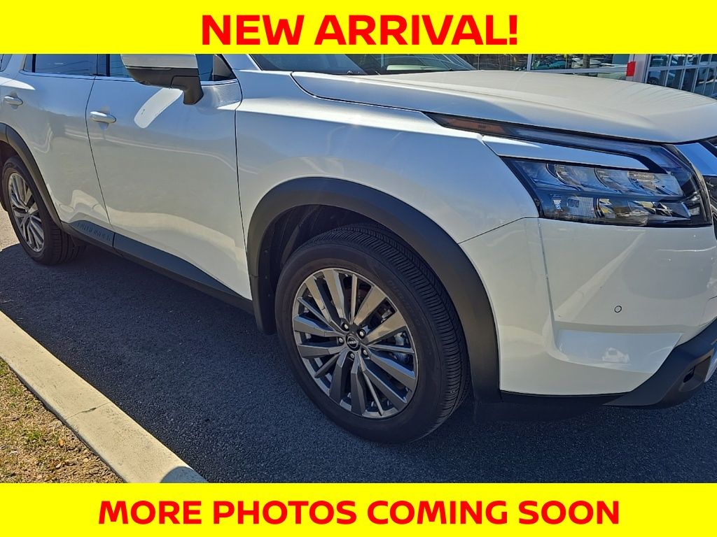 View vehicle photo 4