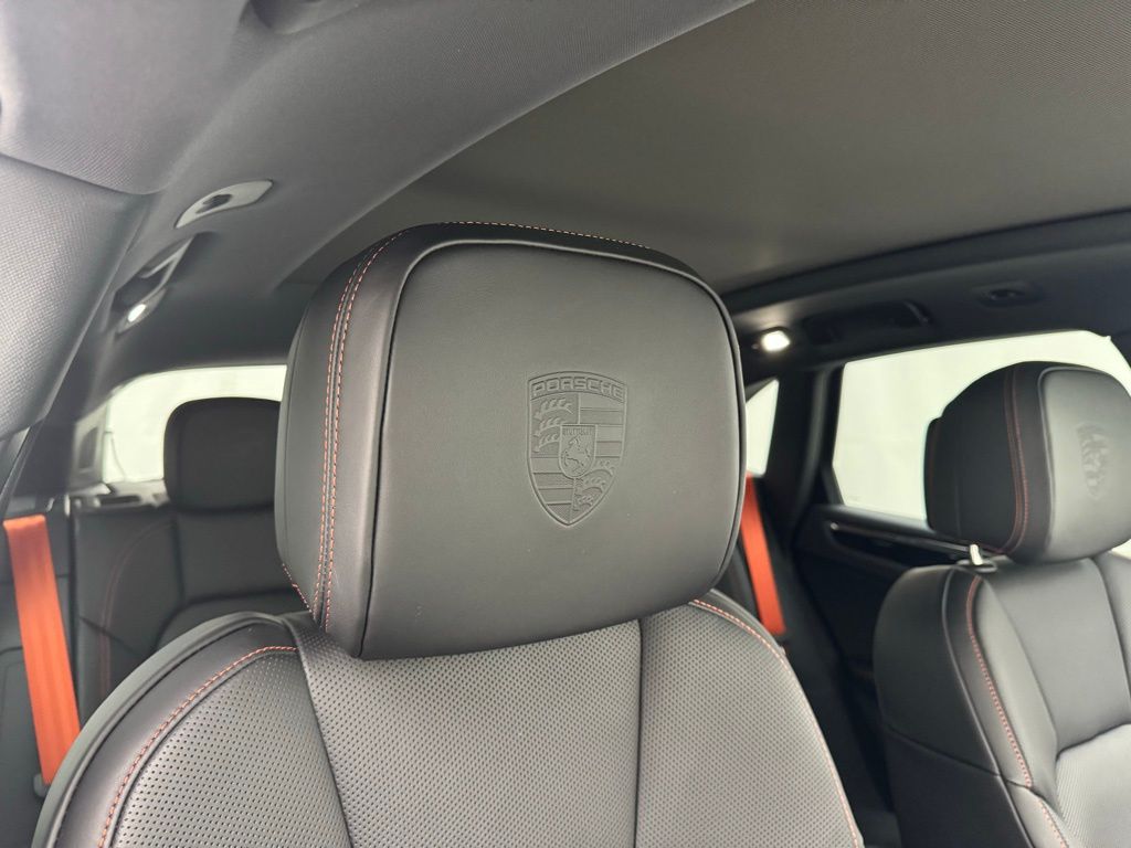 Thumbnail: 2025 Porsche Macan - 25