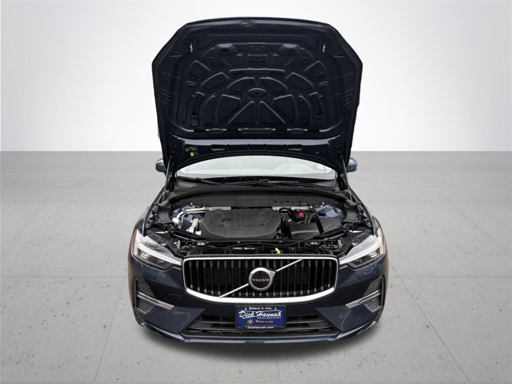 2022 Volvo XC60 B5 Momentum