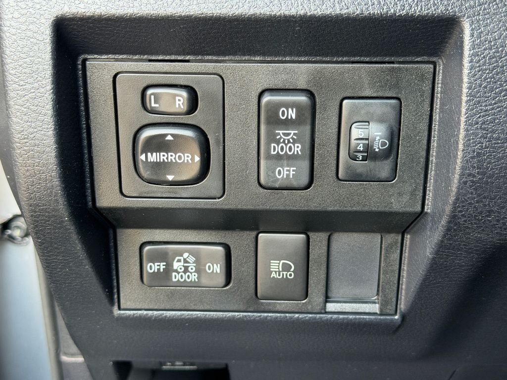 Thumbnail: 2019 Toyota Tundra - 26