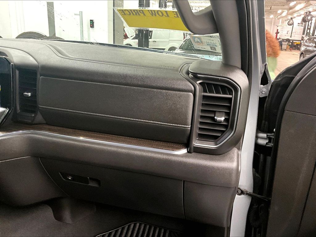 2023 Chevrolet Silverado 1500 — photo 13