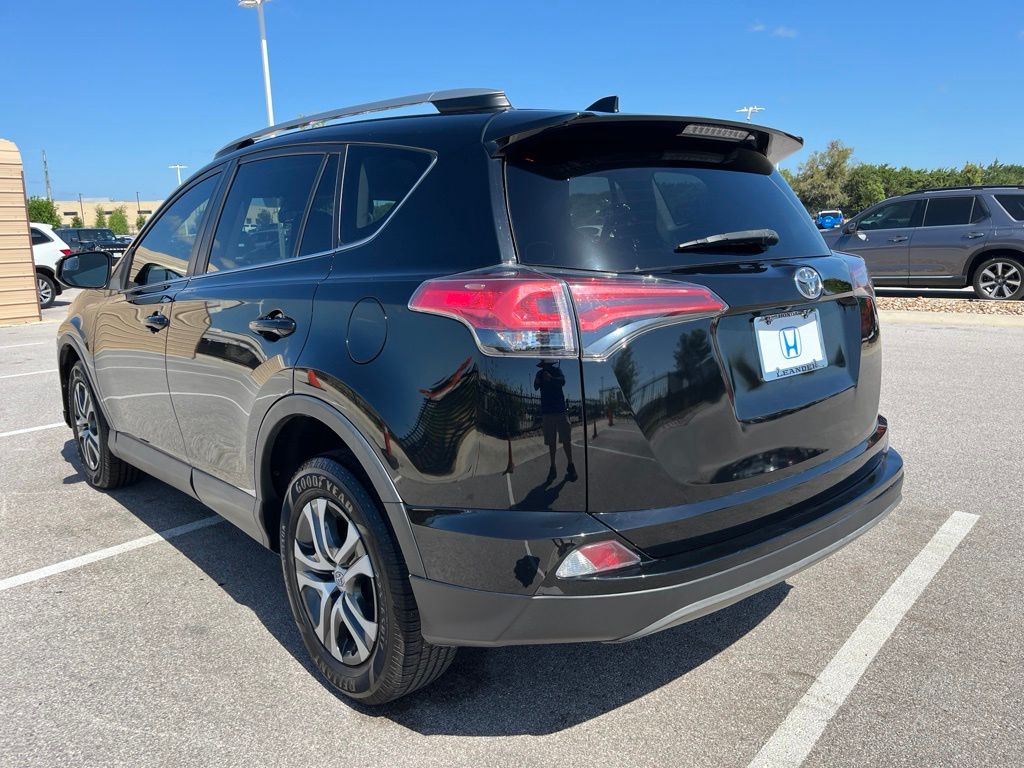 Thumbnail: 2018 Toyota RAV4 - 6