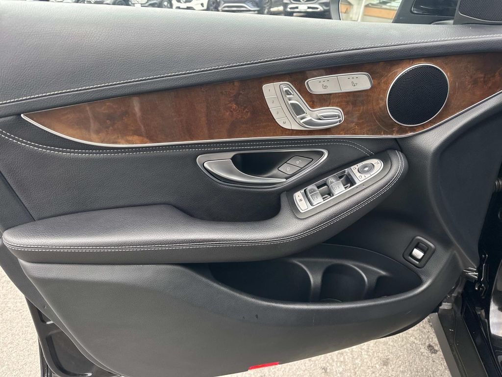 Thumbnail: 2016 Mercedes-Benz GLC - 29