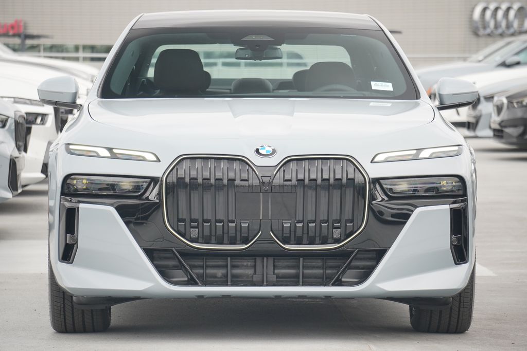 Thumbnail: 2025 BMW 7 Series - 2