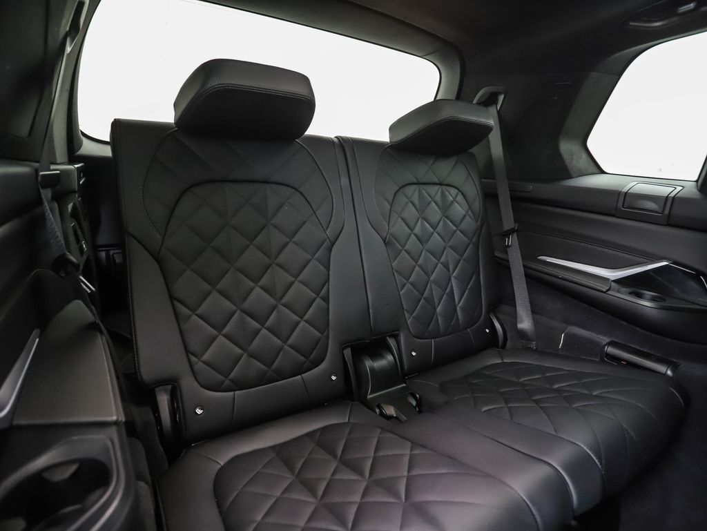 Thumbnail: 2023 BMW X7 - 32