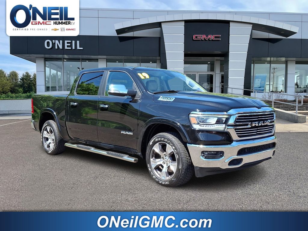 Diamond Black Crystal Pearlcoat 2019 RAM 1500 Pickup Truck Four-Wheel Drive 8-Speed Automatic