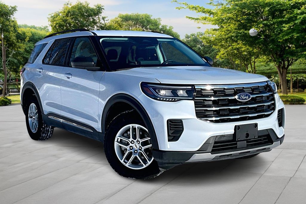 2025 Ford Explorer Active AWD