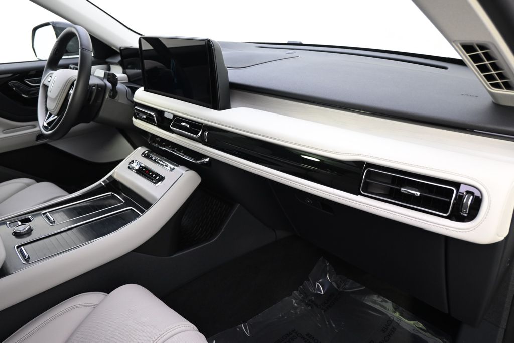 New 2026 White Lincoln Reserve image 15