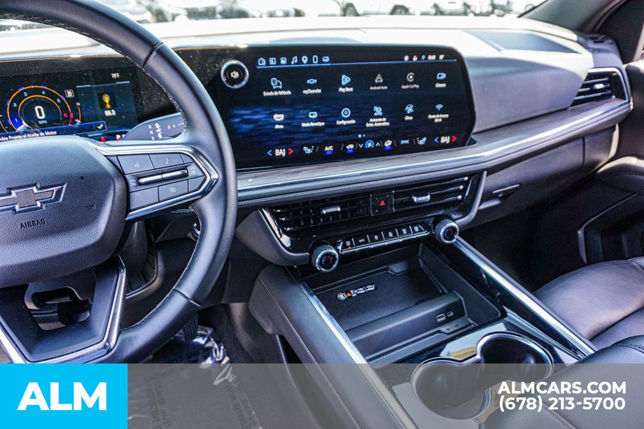 Used 2025 Gray Chevrolet Z71 image 34