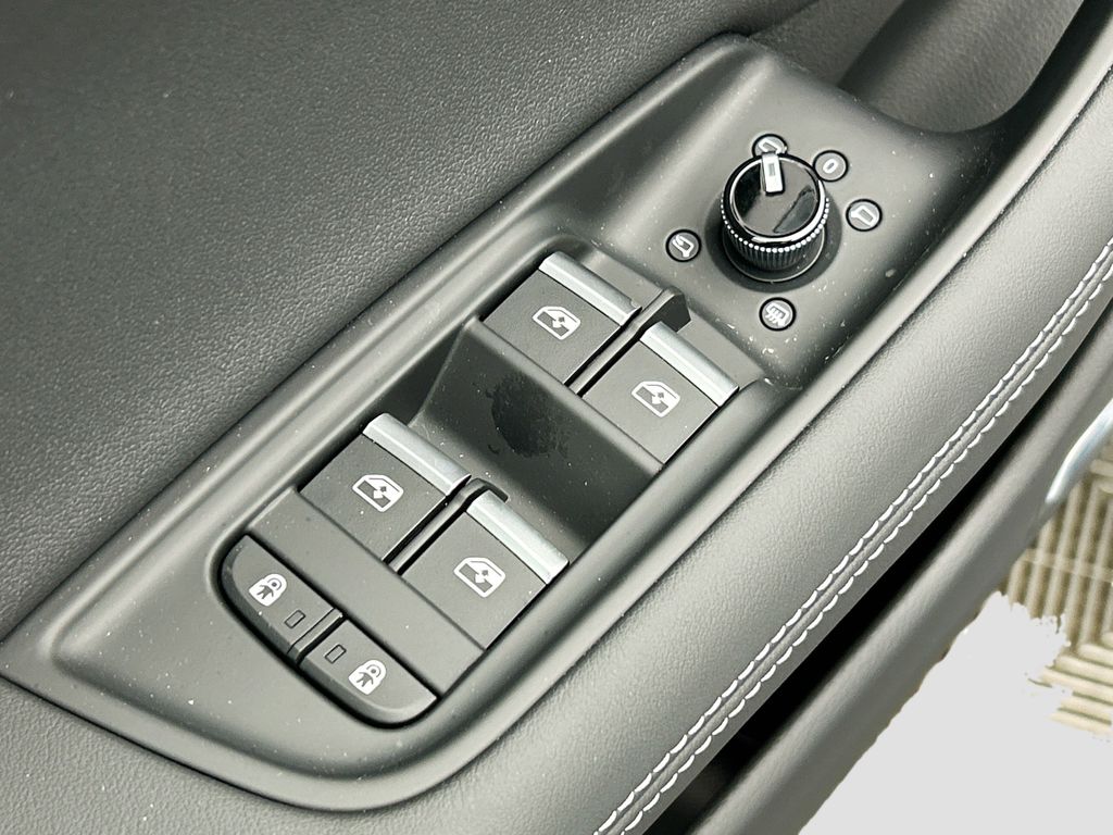 Thumbnail: 2026 Audi Q8 - 22