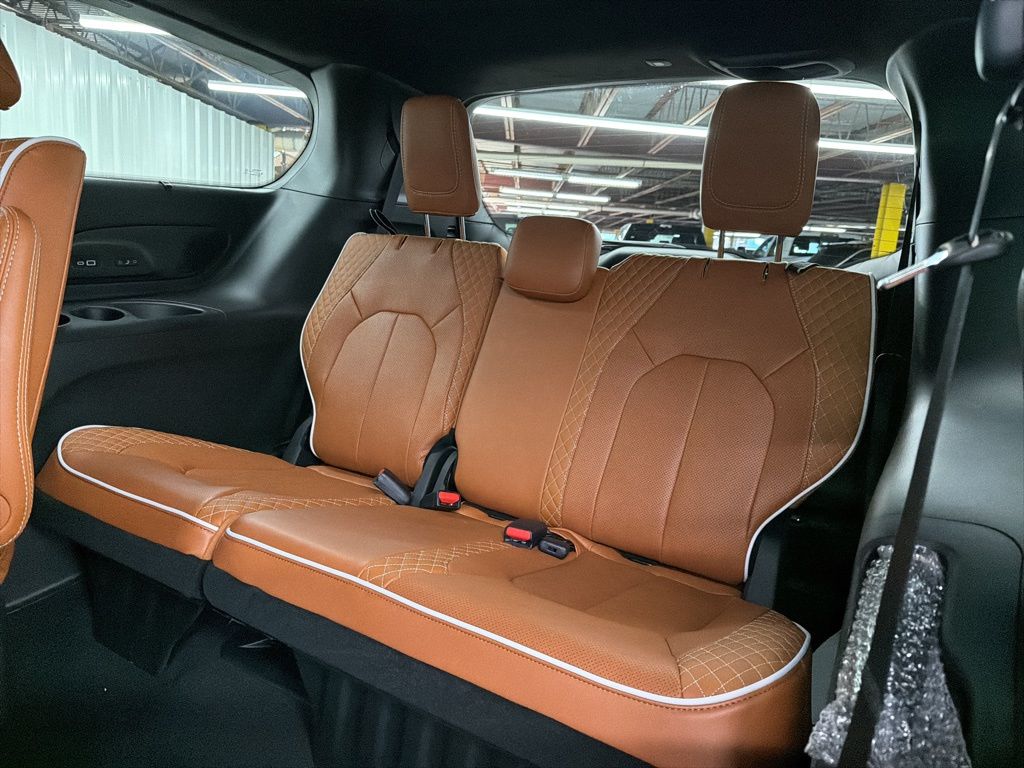 2026 Chrysler Pacifica Pinnacle - 11