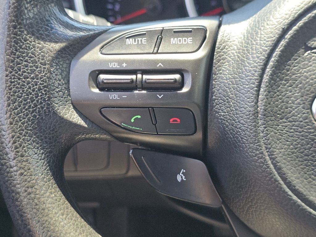 Used 2015 Silver Kia LX image 28