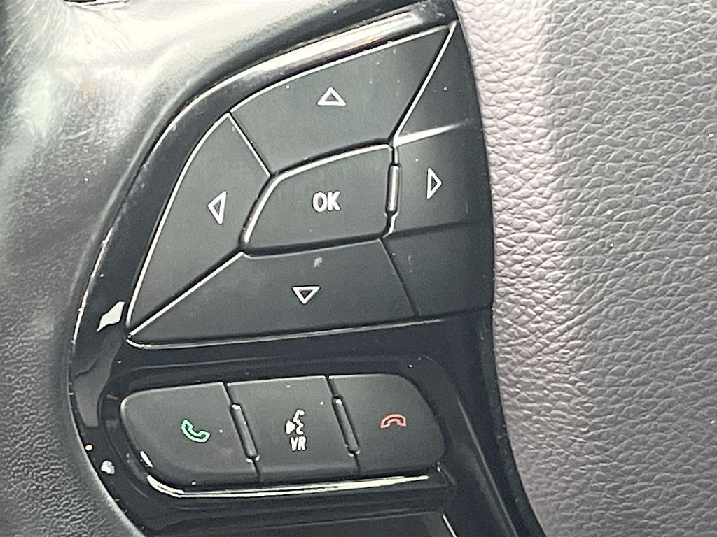 Used 2019 Silver Jeep Latitude Plus image 10