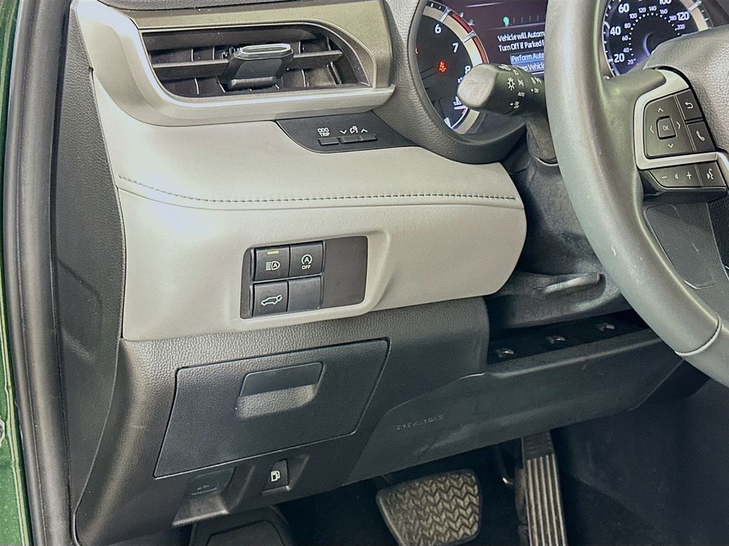 2024 Toyota Highlander LE 10