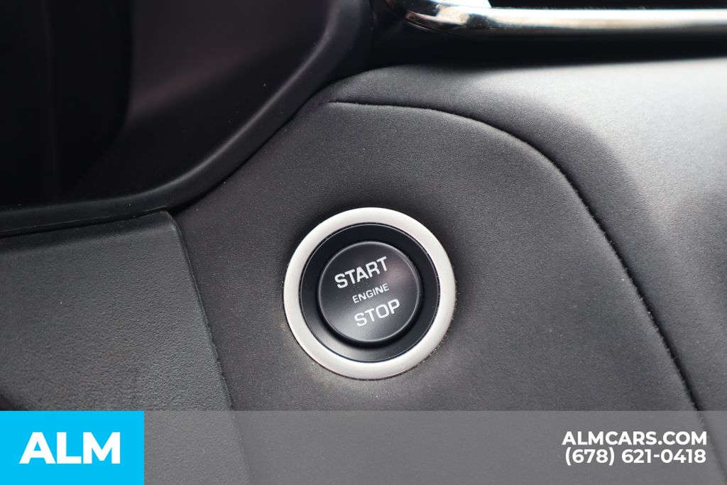 Used 2024 Silver Land Rover Dynamic SE image 31