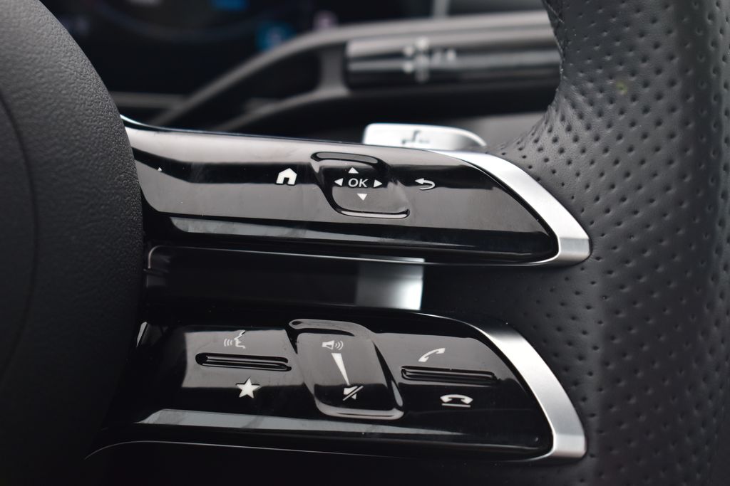 Thumbnail: 2025 Mercedes-Benz C-Class - 18