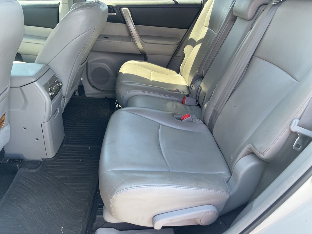 2012 Toyota Highlander SE 8