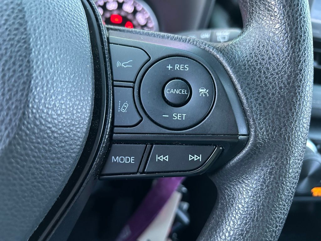 Thumbnail: 2022 Toyota RAV4 - 18