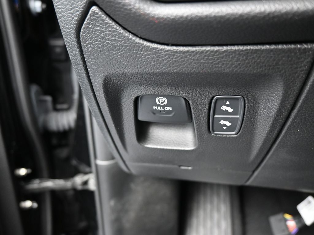 Used 2025 Diamond Black Crystal Pearlcoat Ram Big Horn/Lone Star image 37