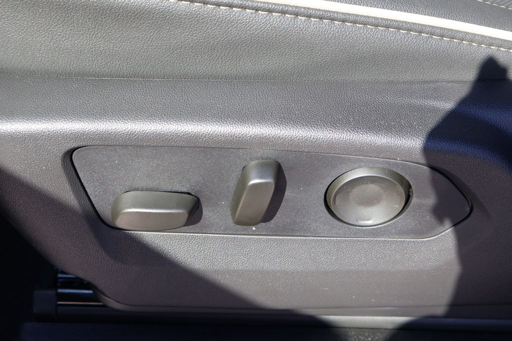 Thumbnail: 2025 Chevrolet Suburban - 18