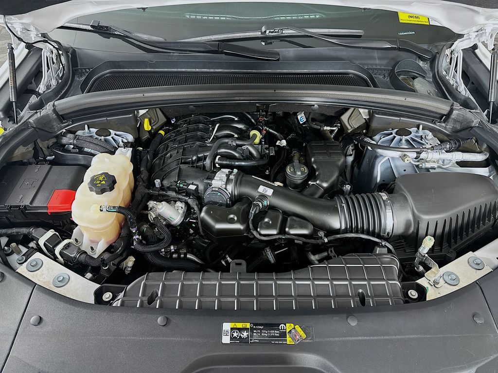 Used 2023 White Jeep Altitude image 33