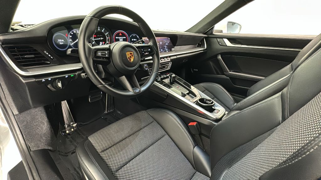 Thumbnail: 2022 Porsche 911 - 4