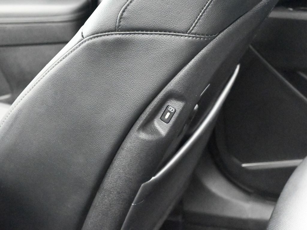 Used 2025 Everlasting Silver Kia EX image 38