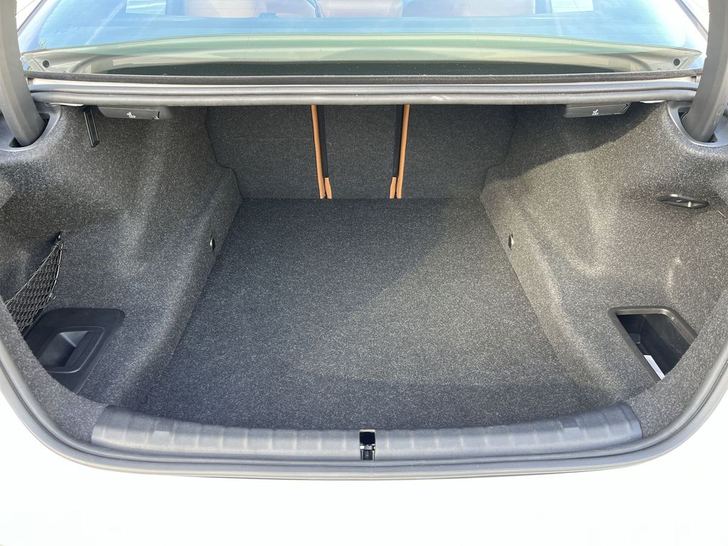 Thumbnail: 2022 BMW 5 Series - 25